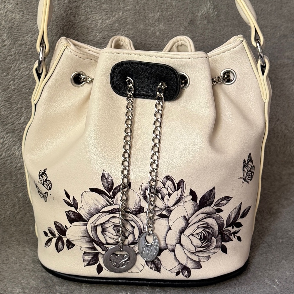 🤍🖤Cream and Black Bucket Purse